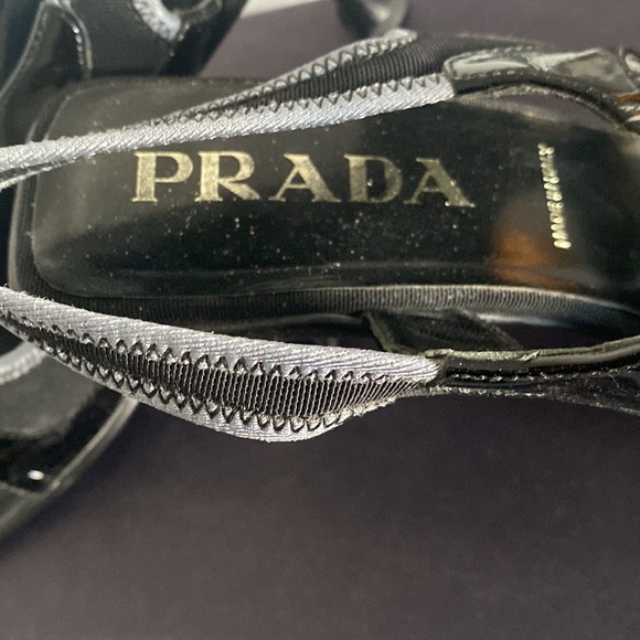 Vintage Prada sandal with black and a little gray trim in size 5 - Picture 3 of 13